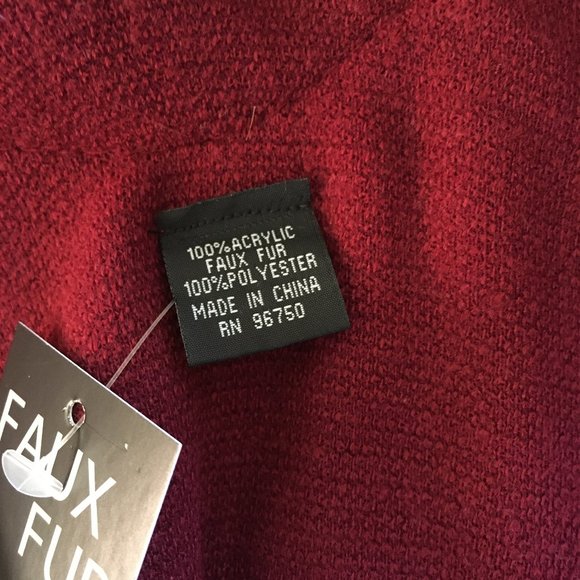 Knit Cape with Faux Fur Trim – One Size - Picture 4 of 6